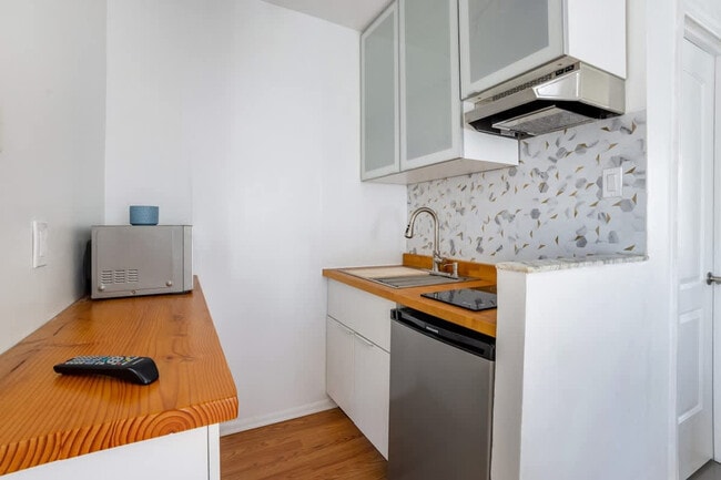 Building Photo - 39-39 55th St