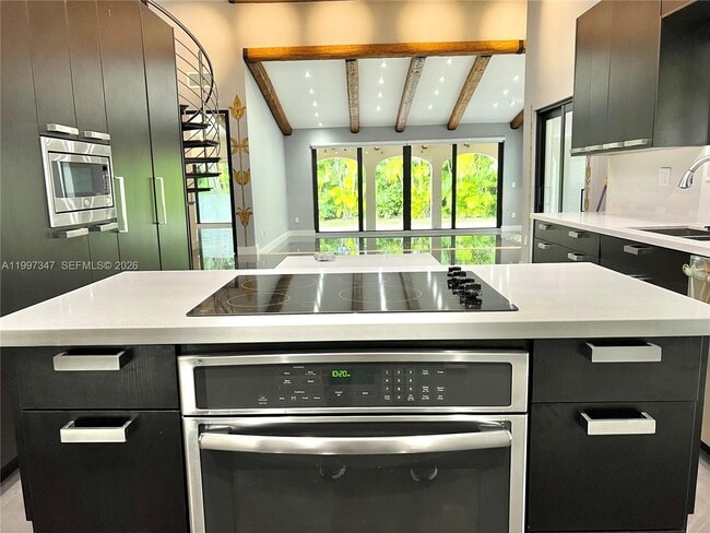 Building Photo - 9331 NW 48th Doral Terrace