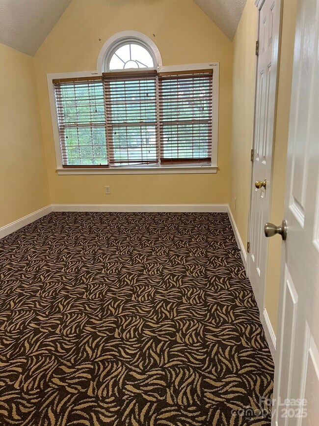 Building Photo - 905 Doris Ray Ct