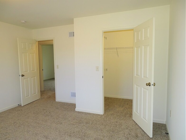 Building Photo - 336 Meadow View Dr