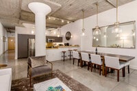 Building Photo - 300 Beale St