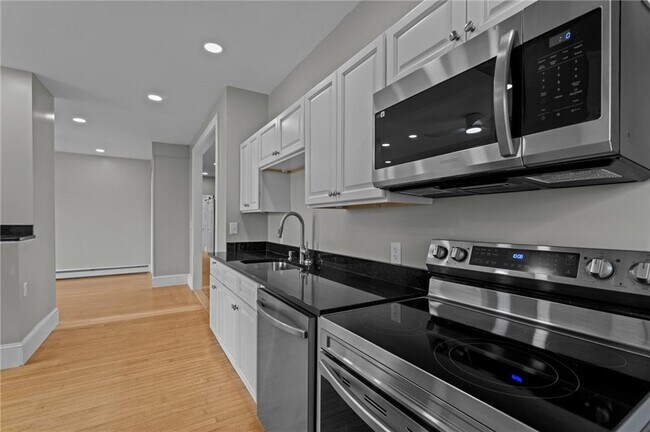 Building Photo - 17 Selkirk Rd