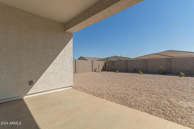 Building Photo - 15371 W Smoketree Dr