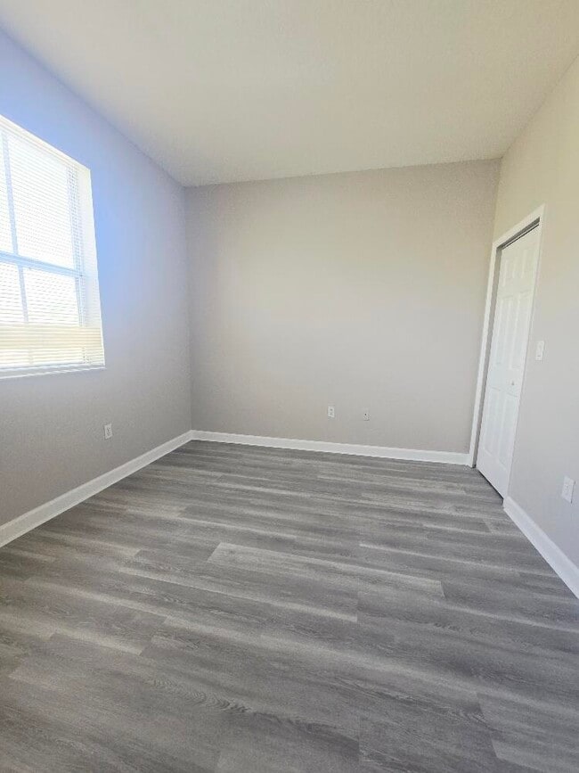 Building Photo - 3803 Shoma Dr