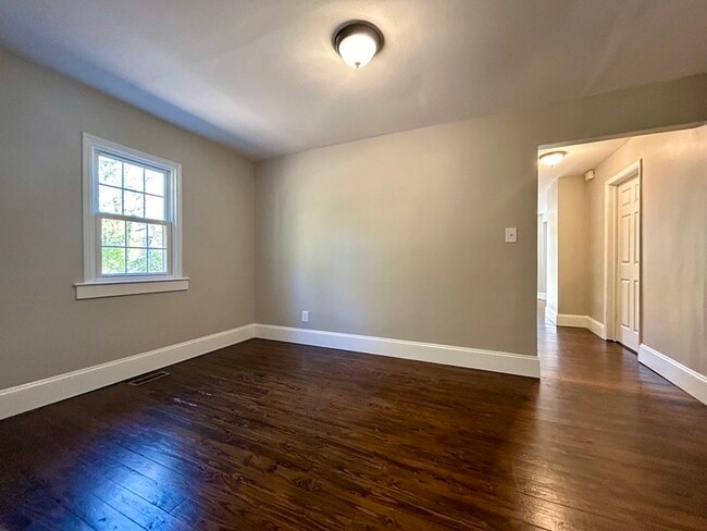 Building Photo - 217 Skyland Ave