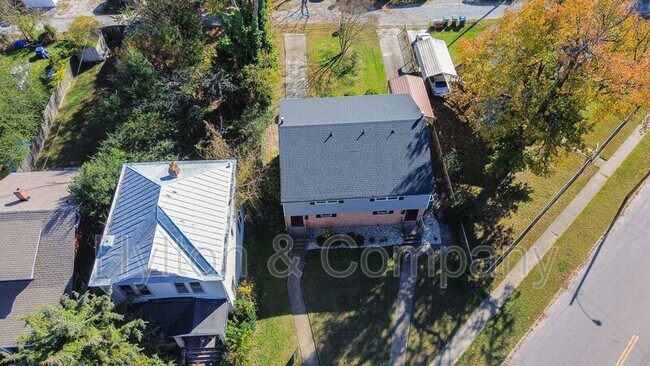 Building Photo - 3203 Delaware Ave