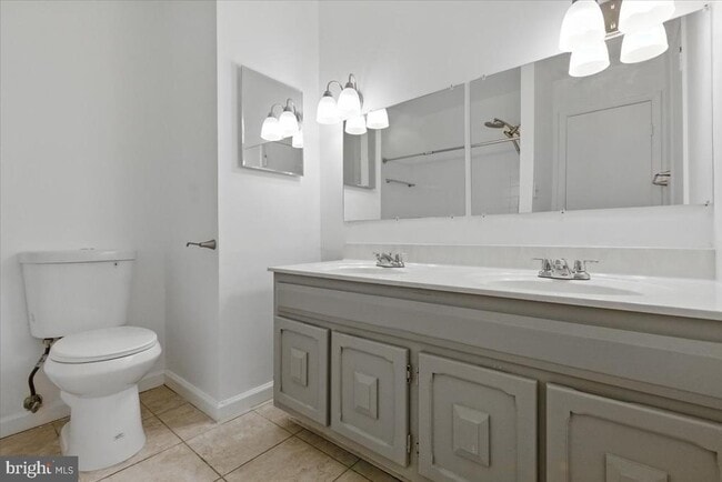 Building Photo - 7201 Fairfield Ct