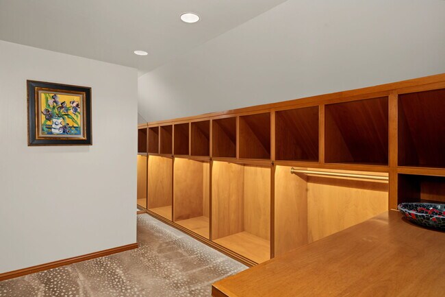 Building Photo - 575 N Beverly Glen Blvd