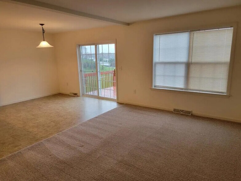 Building Photo - 701 Winding Ln