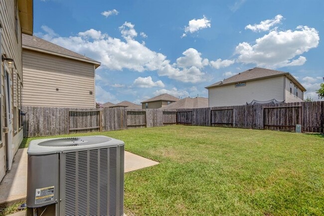 Building Photo - 6879 Dogwood Cliff Ln