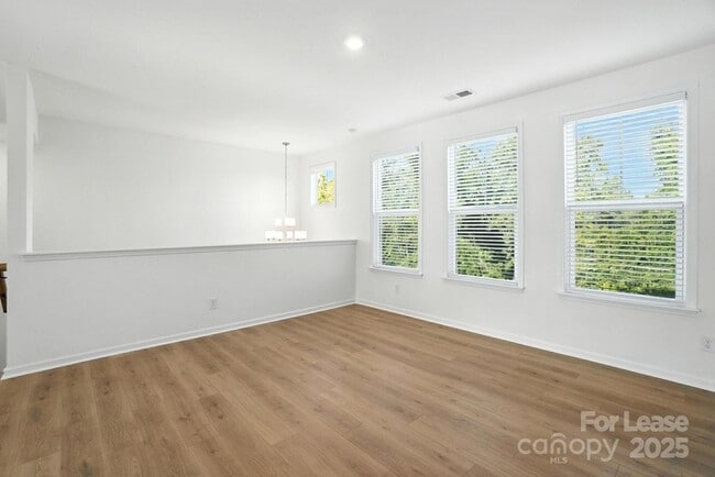 Building Photo - 5033 Westmead Ln