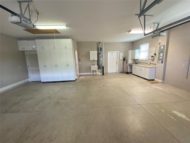 Building Photo - 627 Quinby Way