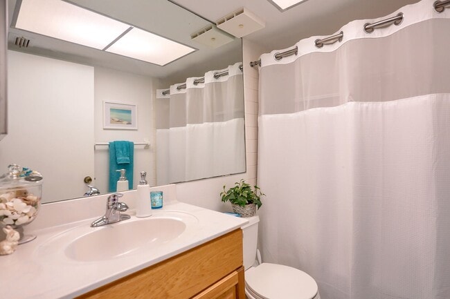 Building Photo - 2/2 UNFURNISHED Condo in Pasadena Cove. Ne...