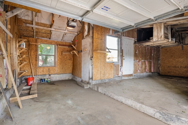 Building Photo - 951 Charles St