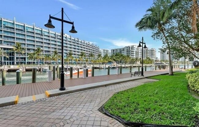 Building Photo - 3001 NE 185th St