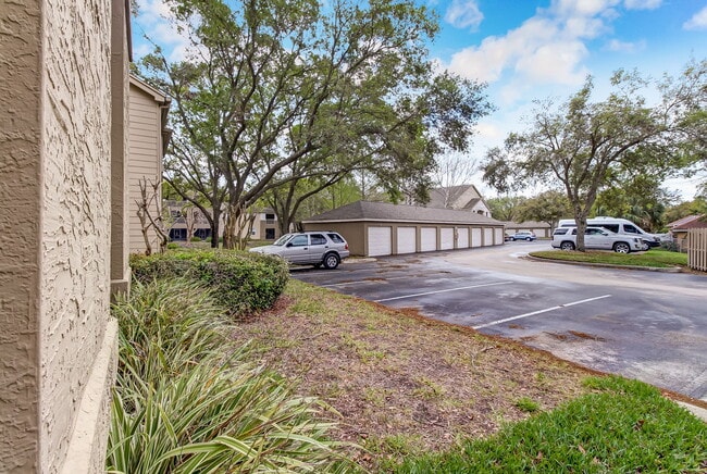 Building Photo - 9 Arbor Club Dr