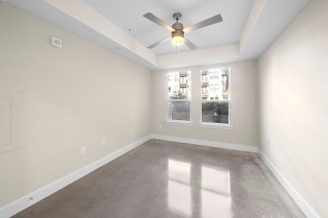 Building Photo - 1825 N San Jacinto Street Unit 641