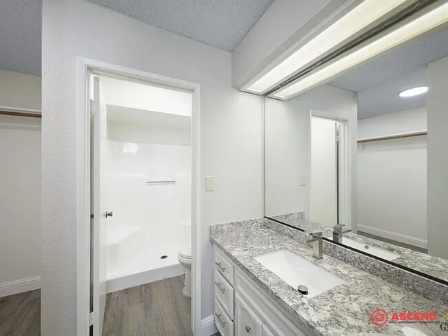 Building Photo - Cozy 3 Bedroom Home at White Ln. & Stine rd.