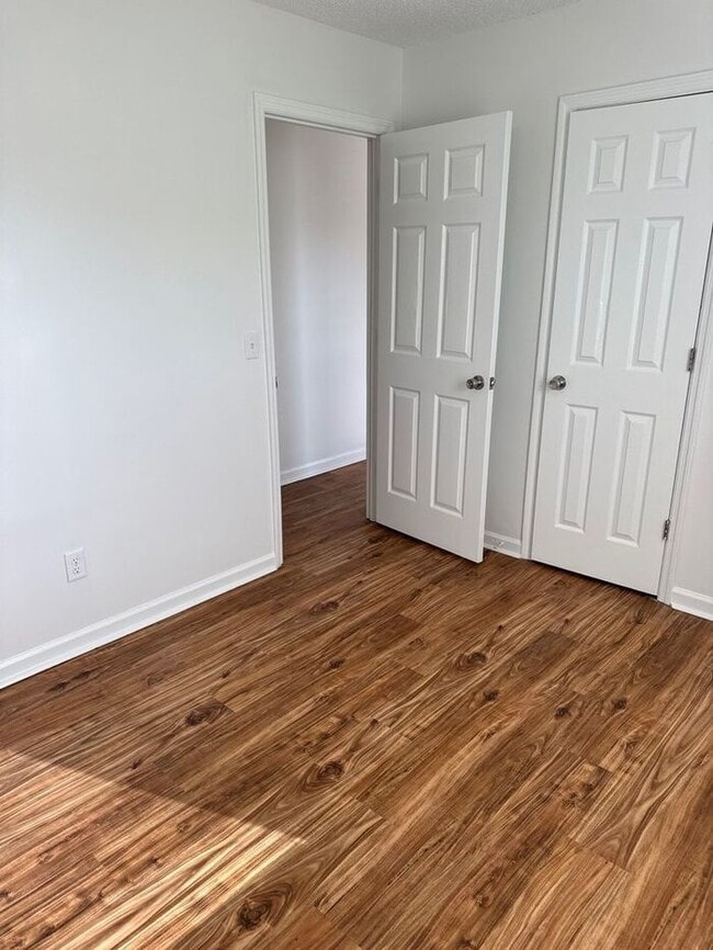 Building Photo - **Charming 3-Bedroom, 2-Bath Home in the H...