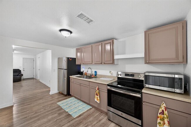 Building Photo - 4324 16th Ave S