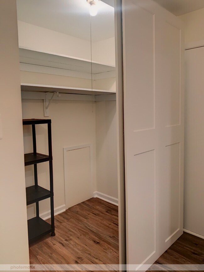 Building Photo - 156 Drummers Ln