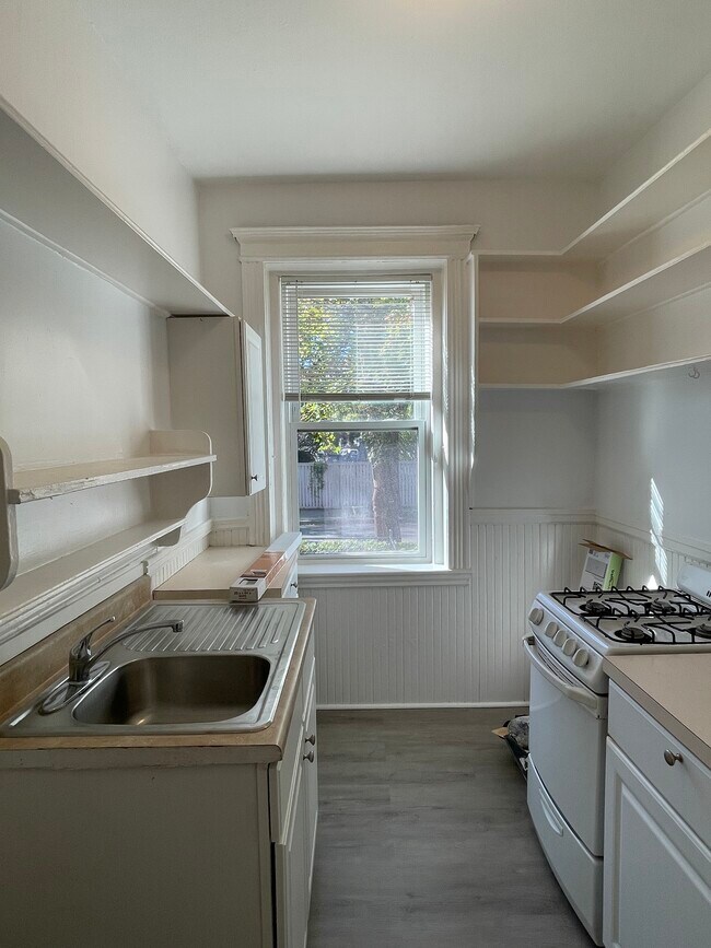 Building Photo - 92 Kirkland St