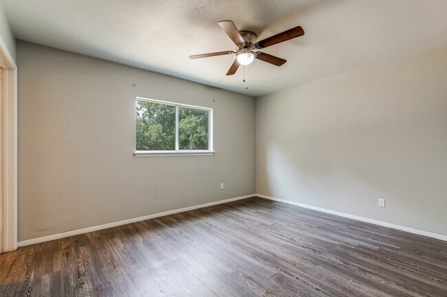 Building Photo - 9415 Quicksilver Dr