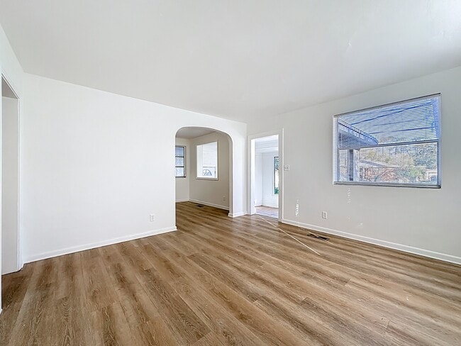 Building Photo - 5330 Quan Dr