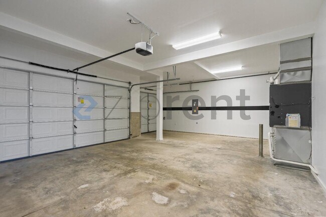 Building Photo - 722 85th Dr SE