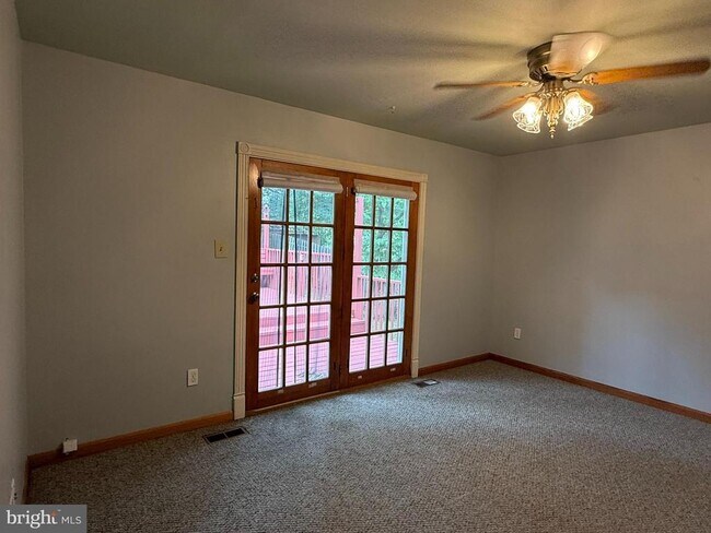 Building Photo - 9613 Ashbourn Dr