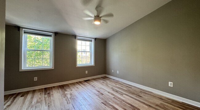 Building Photo - Spacious Passyunk Square Home with Finished Basement & Patio