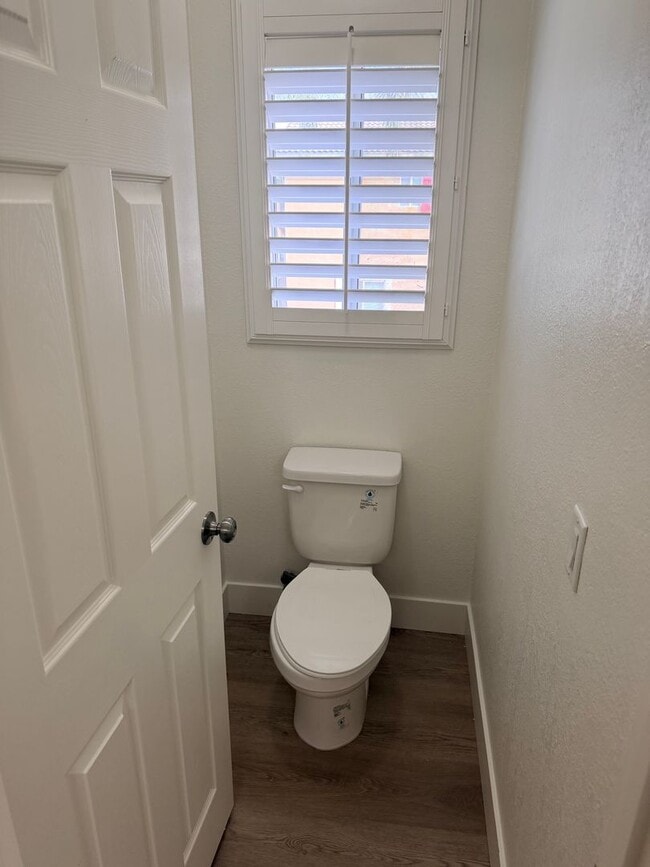 Building Photo - Amazing 5 bedroom home for rent in North Fontana