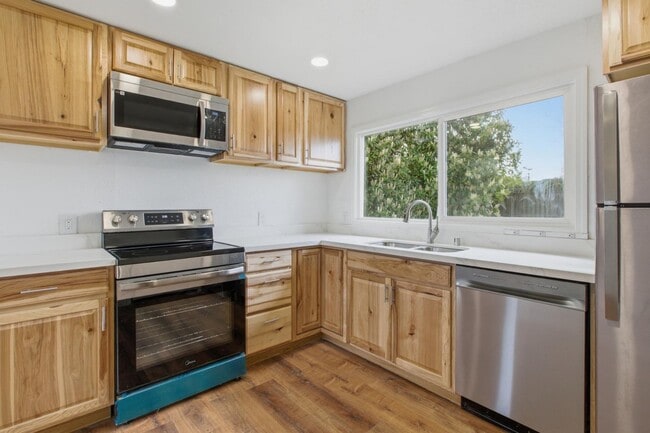 Building Photo - 3416 S Thompson Ave