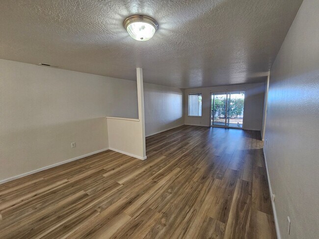 Building Photo - 1345