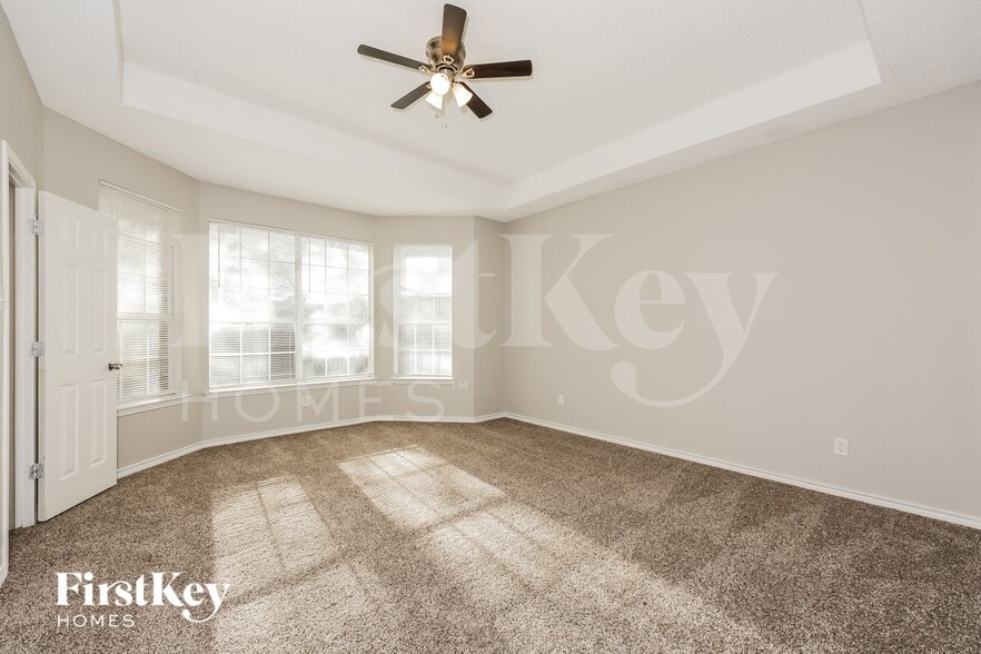 Building Photo - 8336 Mountainview Dr