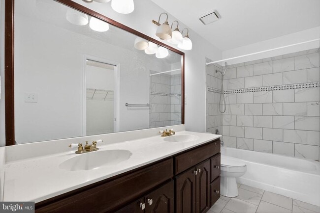 Building Photo - 2705 Vista Ct