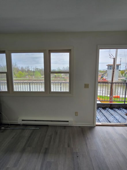 Building Photo - 2 Main St