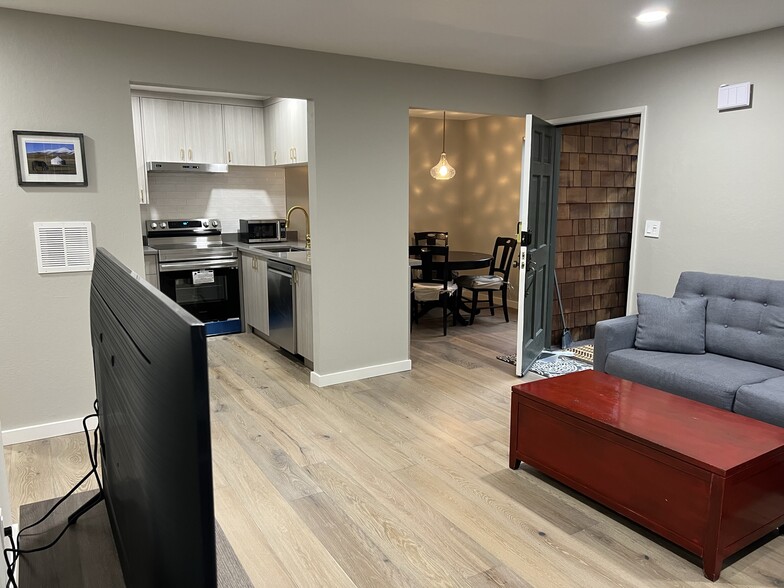 Living Room: Kitchen, Dining Room, Entrance - 1177 Honey Trl