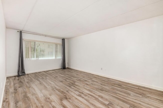 Building Photo - 7950 E Camelback Rd