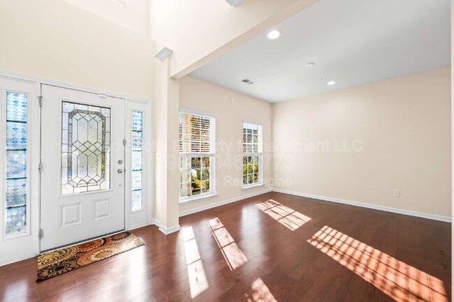 Building Photo - 4860 Pepper Dr