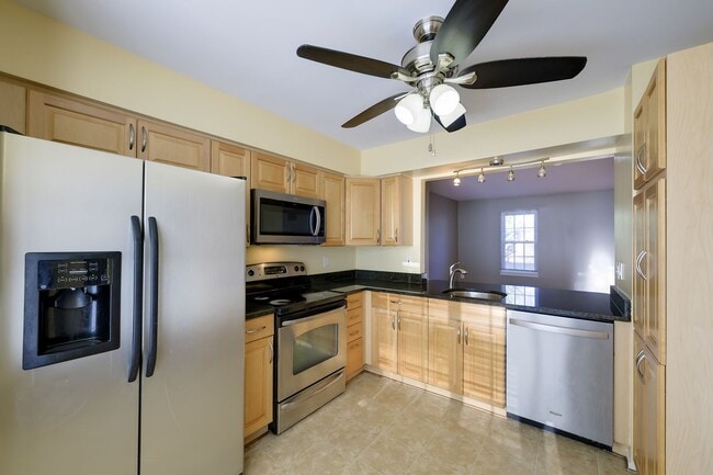 Building Photo - Beautiful Townhome Near Gunner's Lake in Germantown