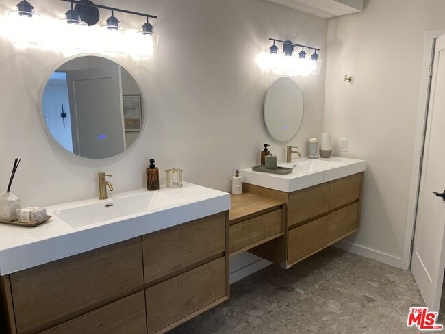 Building Photo - 4559 Morella Ave