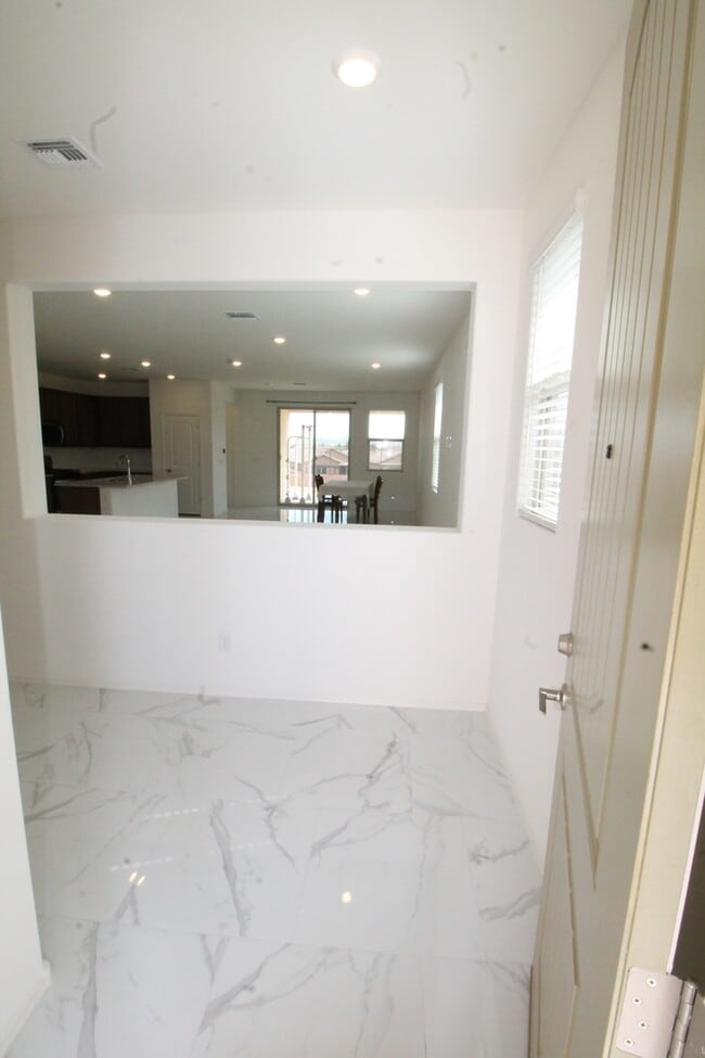 Building Photo - 5523 W Monterey Dr