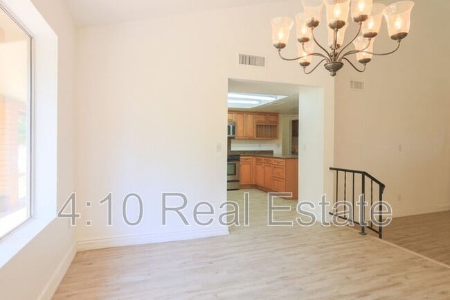 Building Photo - 951 E Leeward Ln