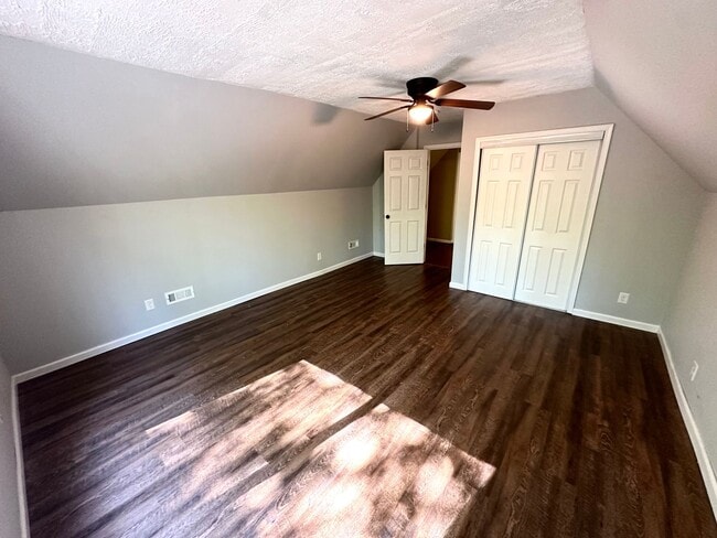 Building Photo - 5518 Thompson Dr