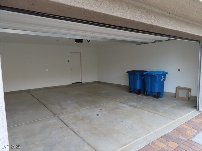 Building Photo - 618 Bellus Pl