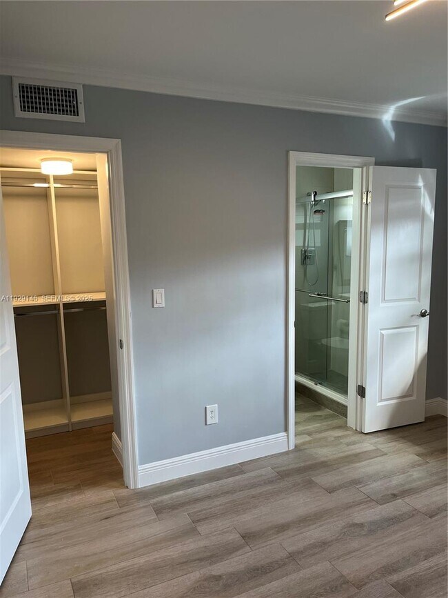 Building Photo - 8650 SW 67th Ave