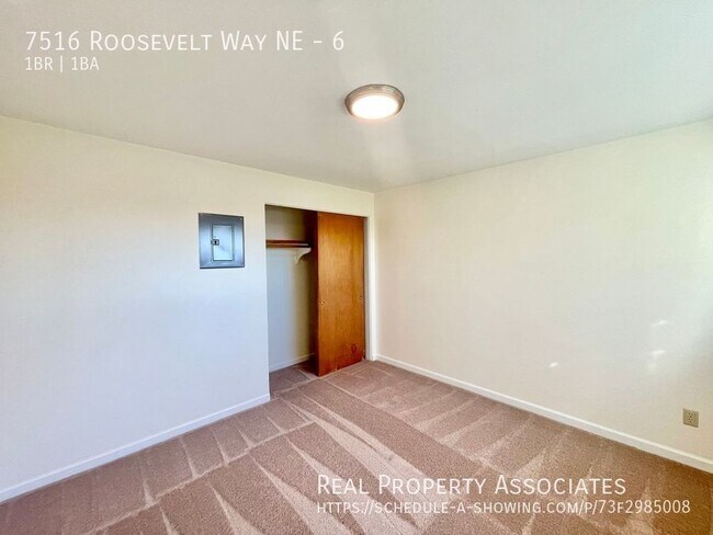 Building Photo - 7516 Roosevelt Way NE