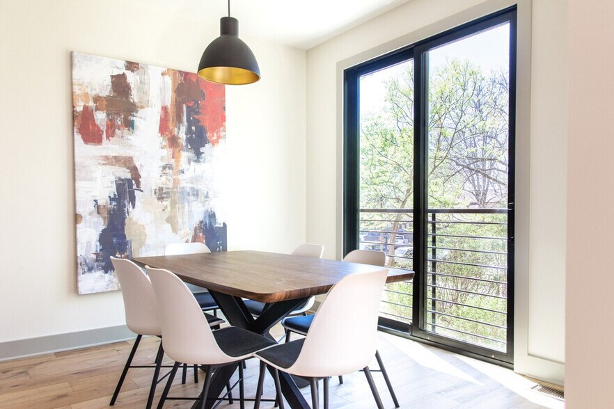 Building Photo - 317 NE Burwood Mews