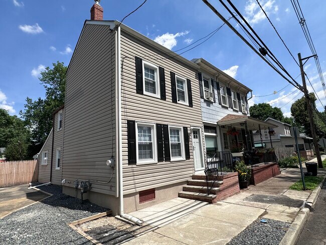 Front - 107 Elizabeth St